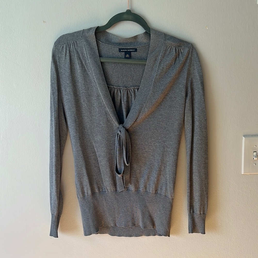 Banana Republic grey lightweight sweater